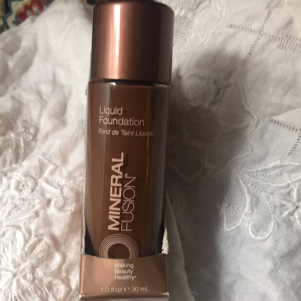 NIB mineral fusion liquid foundation Deep 7